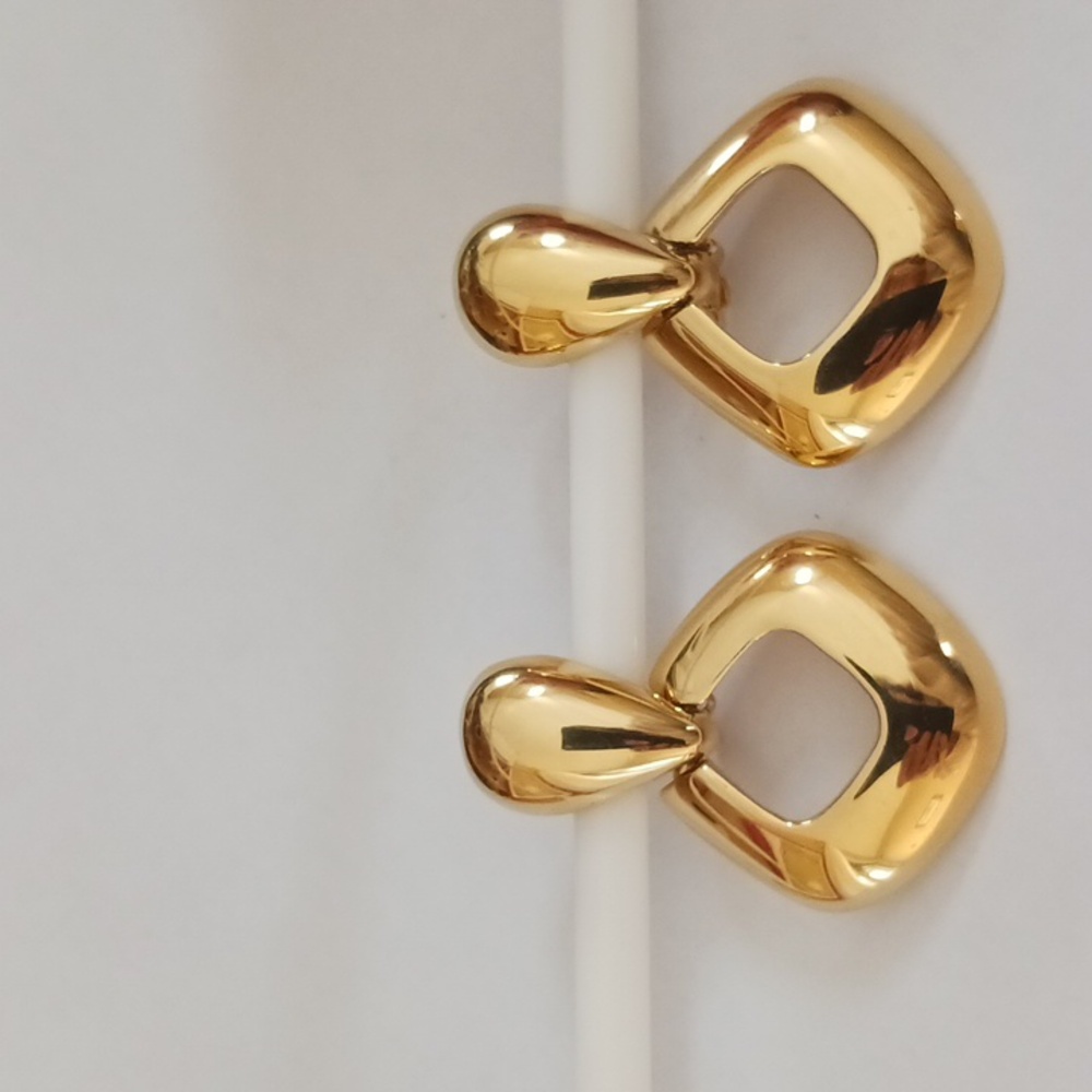 Vintage St. John Clip On Earrings - Picture 8 of 8